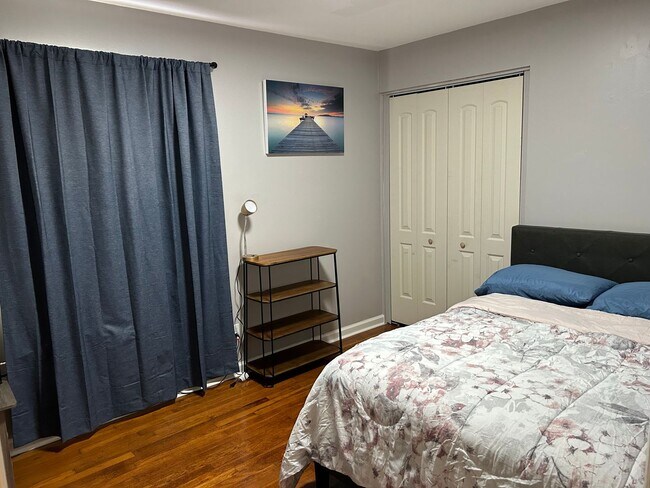 Building Photo - 4BR/3BA located close to Sacred Heart Hosp...