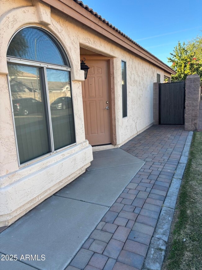 Building Photo - 2221 E Union Hills Dr