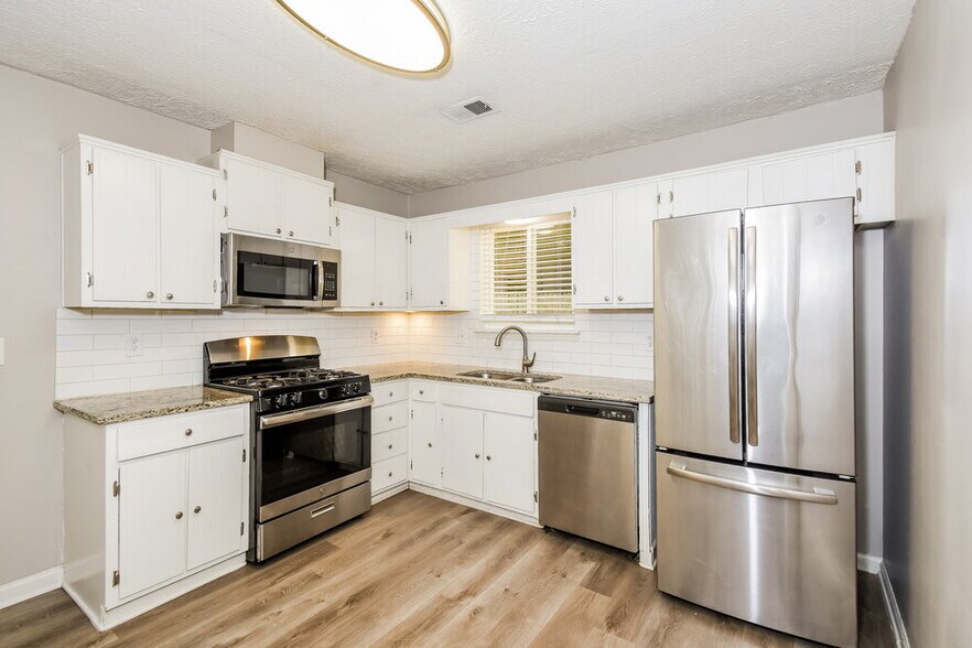 Building Photo - 440 Creekside Ct