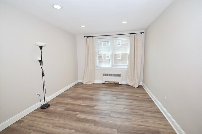 Building Photo - 275 Maple Ave
