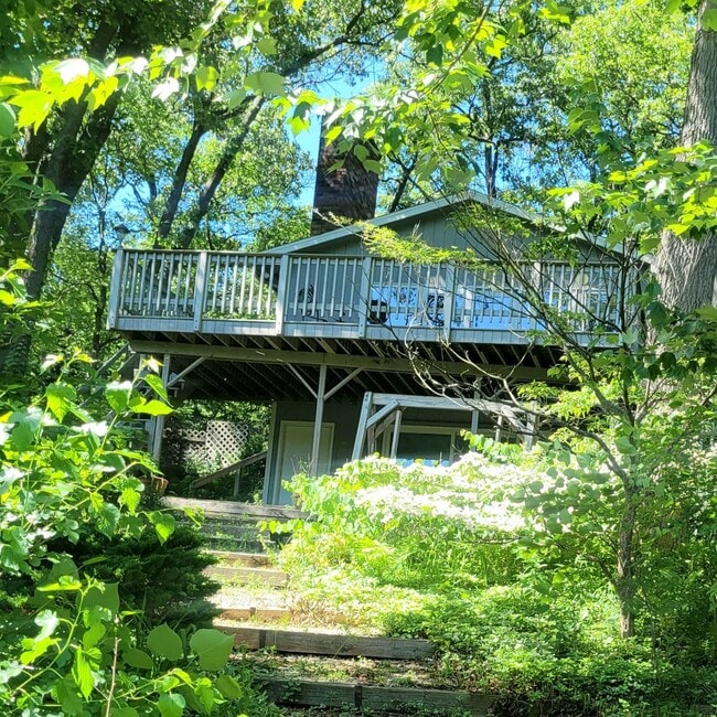 Building Photo - Five Bedroom Home on Portage Creek