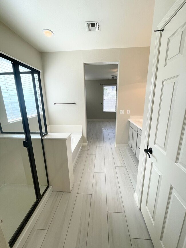 Building Photo - Beautiful Single Level 3 Bed/ 2 Bath + Den Home In Maricopa. Tons of Upgrades Throughout!