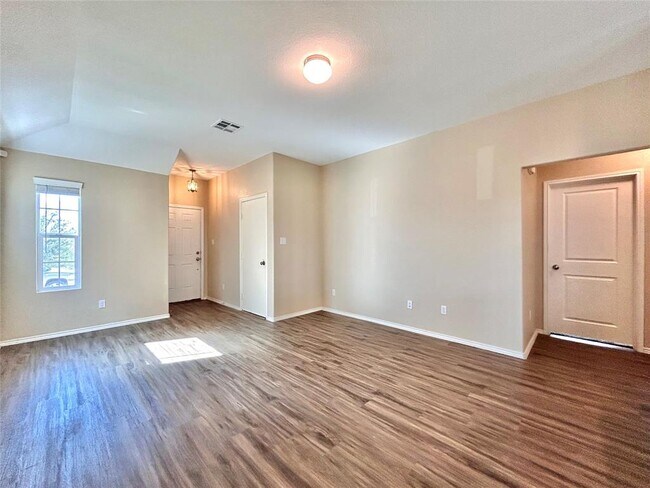 Building Photo - 124 Bronco Billy Dr