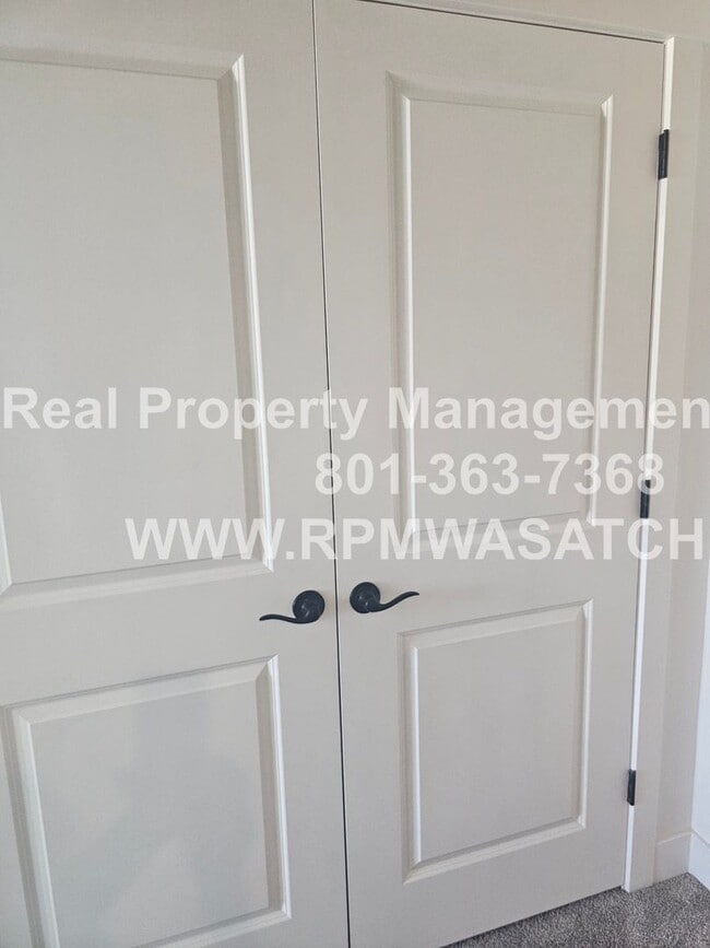 Building Photo - Beautiful Tooele Town House Available Now