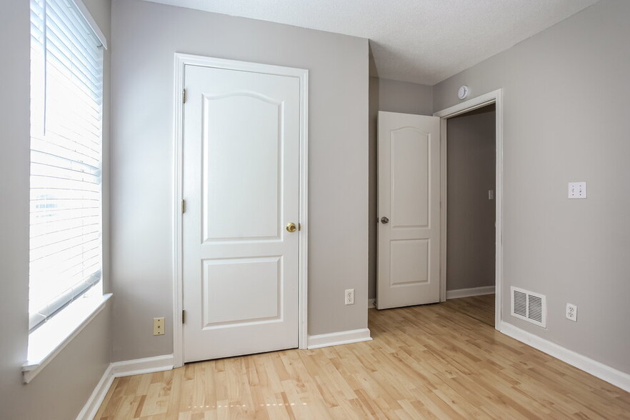 Building Photo - 1301 Custer Dr E