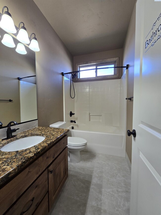 Building Photo - 3/4 Acre lot with Pool/Hot and Lawn Care I...