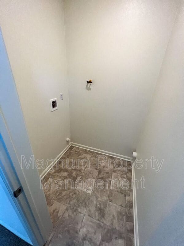 Building Photo - 31310 Reserve Dr