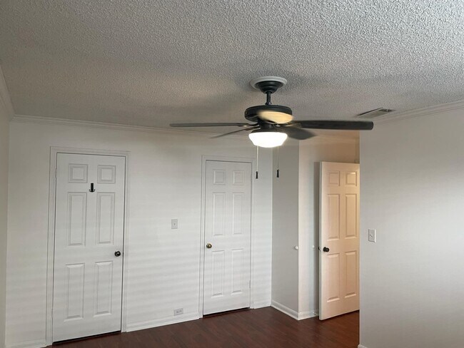 Building Photo - 11843 Braesview