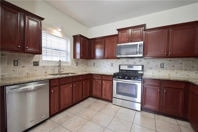 Building Photo - 2150 Waterford Park Dr