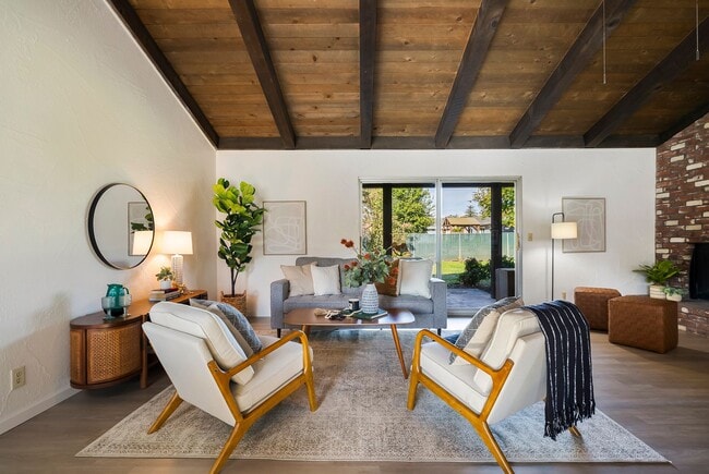 Building Photo - 1096 Corino Real Ct