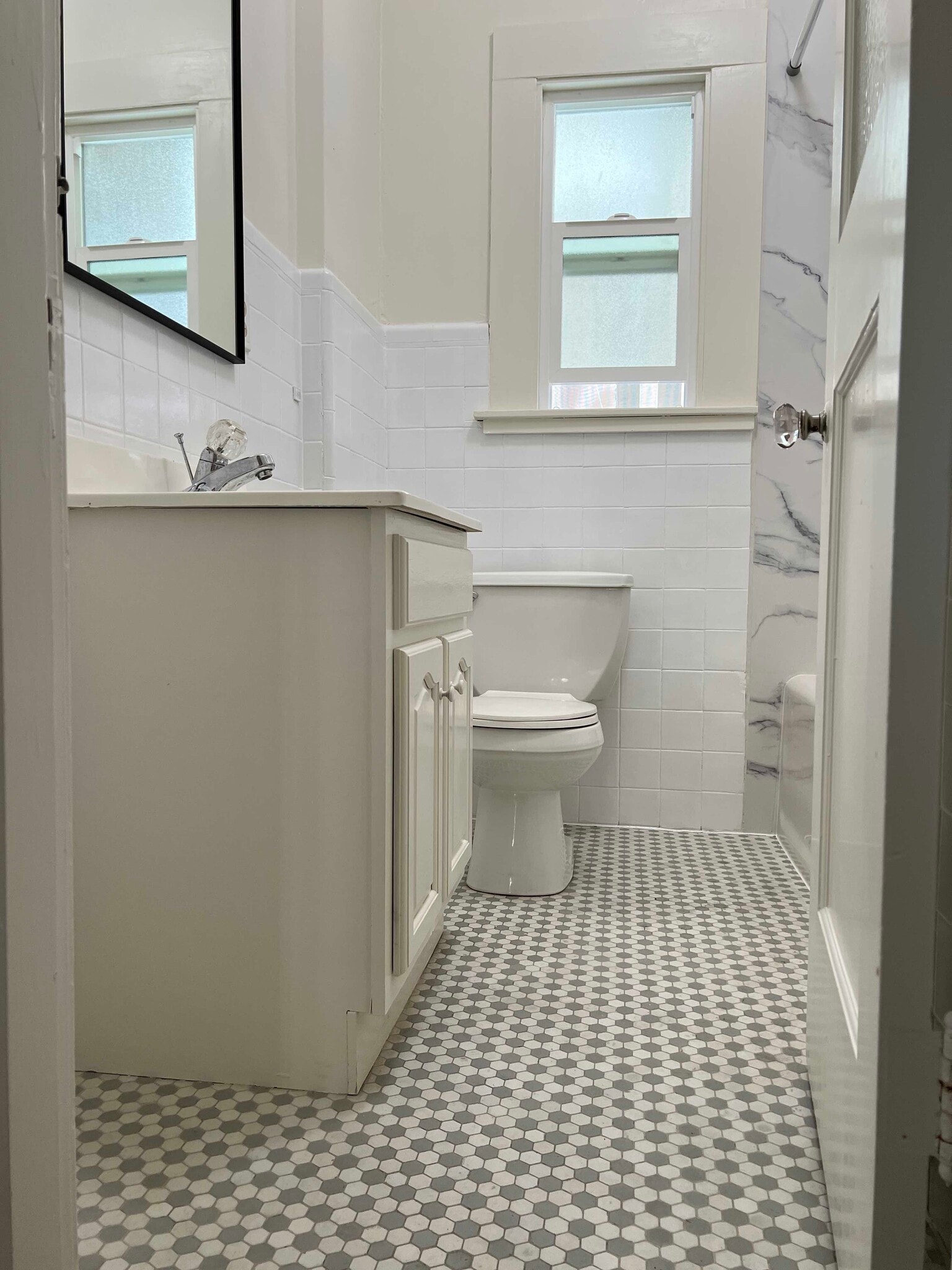 bathroom - 1694 Oxford St