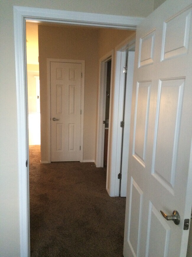 Building Photo - 2305 W Horizon Ridge Pky
