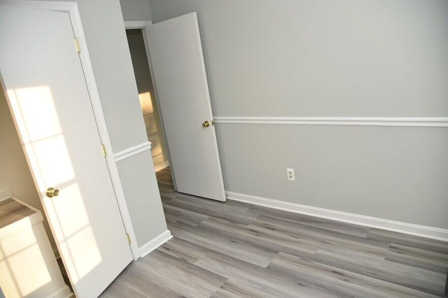 Building Photo - 6731 Sandpiper Ct