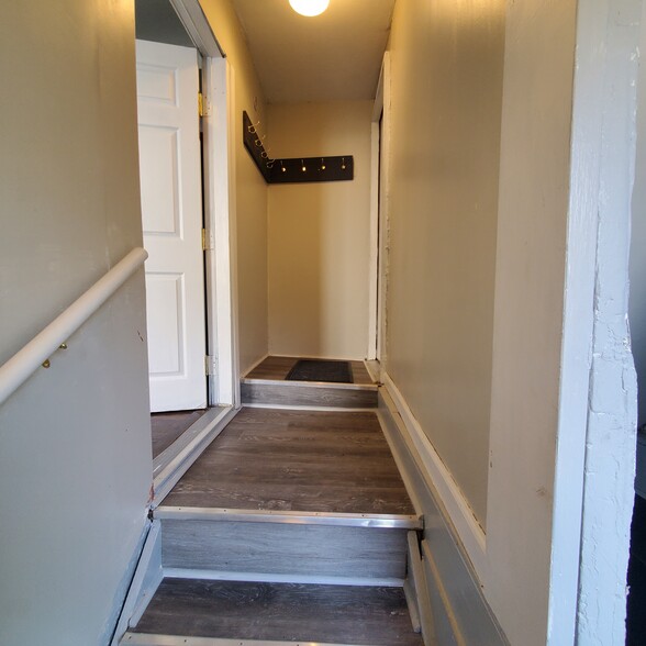 Building Photo - 6805 Flowerdale Ave