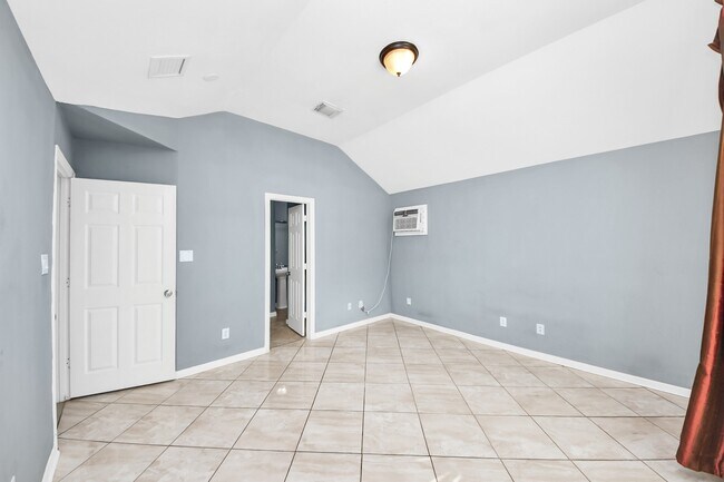 Building Photo - 5920 Conley St
