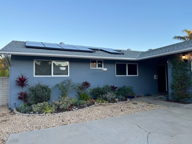 Building Photo - Rare Find!!!  Incredible 4  bedroom / 2 bath updated house in beautiful Clairemont!!!