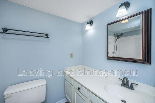 Building Photo - 242 Little Oak Island Dr