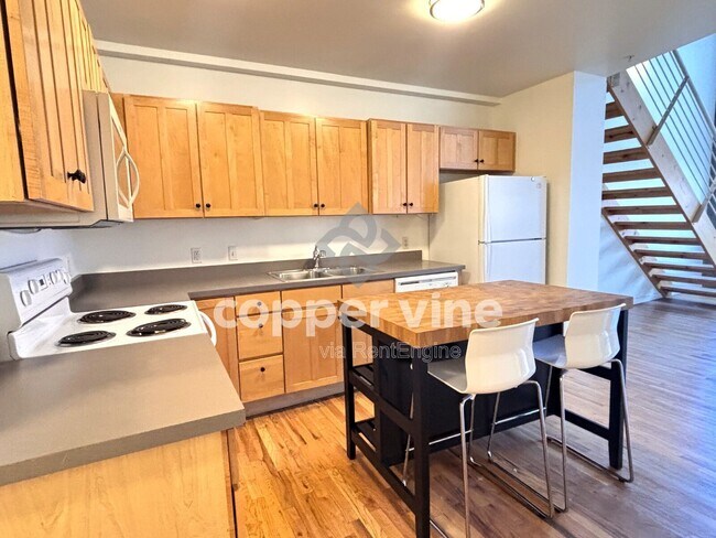 Building Photo - 1050 Cherokee St