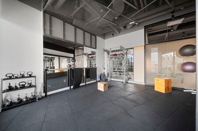 Building Photo - 347 S Clark St
