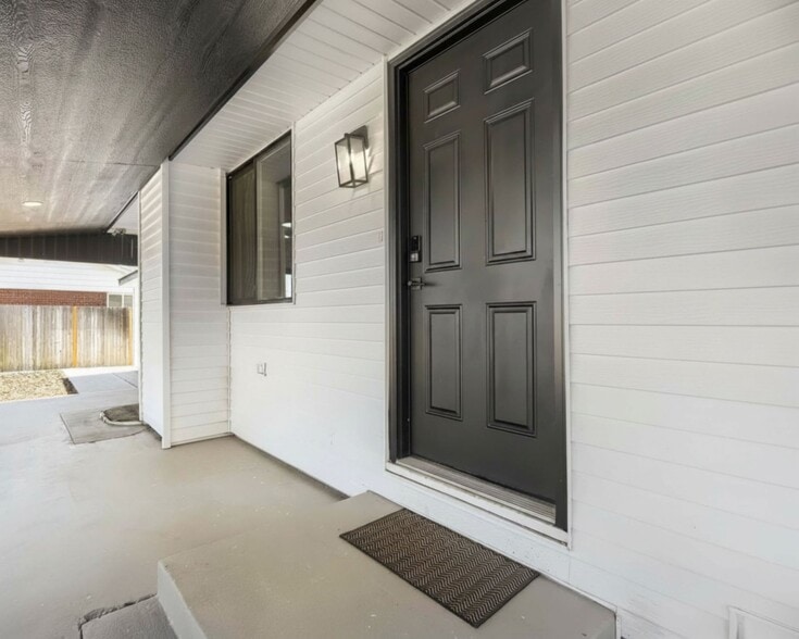 Building Photo - 3831 W Rutgers Pl