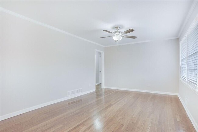 Building Photo - 3078 Rebecca Dr SW