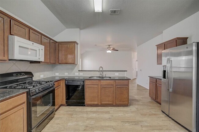 Building Photo - 5800 Silver Screen Dr