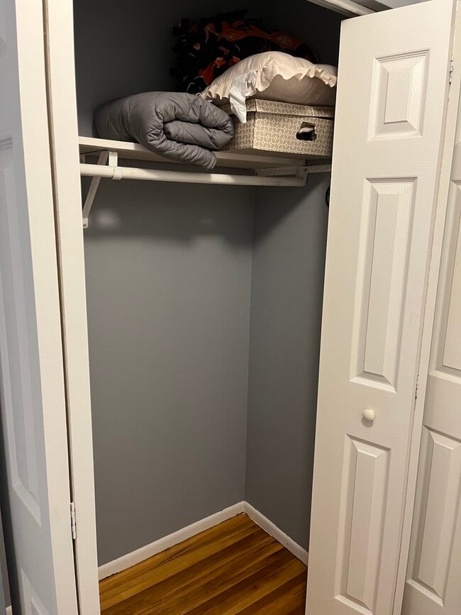 Building Photo - 429 W Eagle Lake Dr