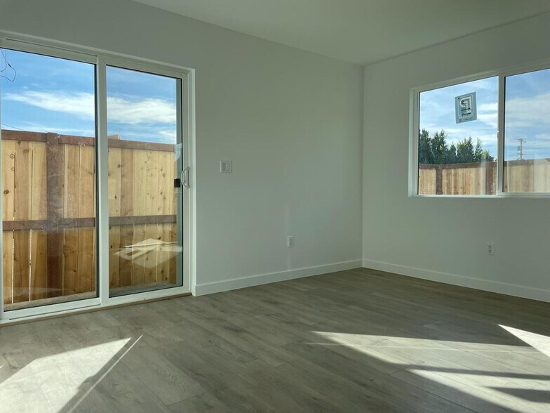 Building Photo - 11648 Arminta St