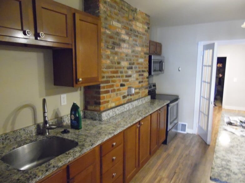 Building Photo - 105 S 18th St