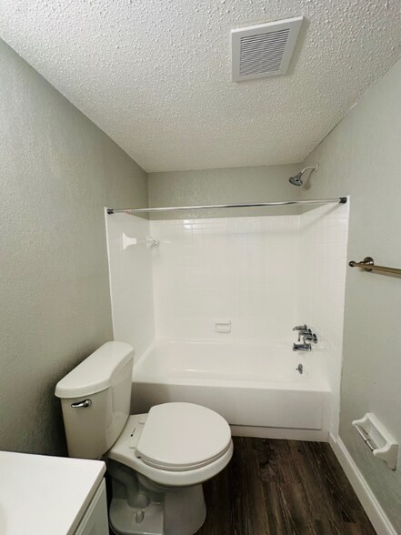 Building Photo - 618 93rd Ave N