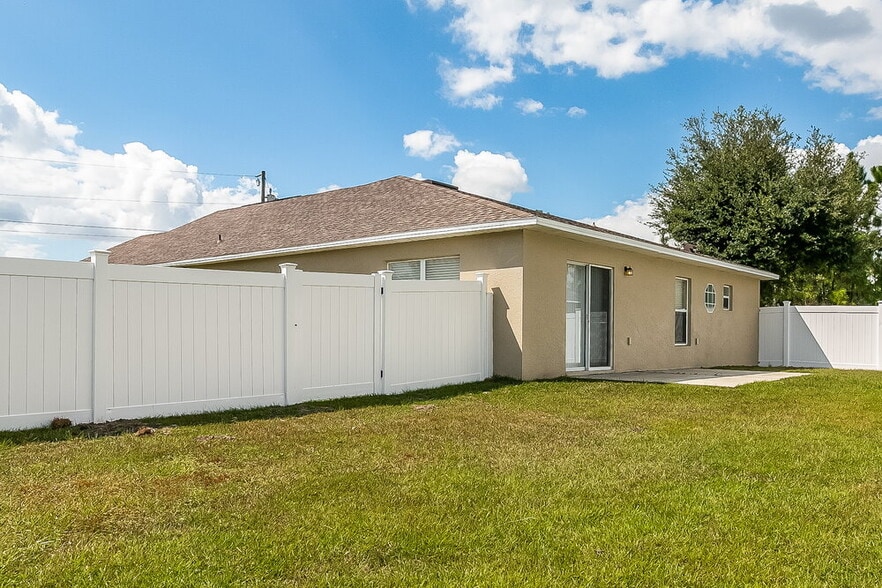 Building Photo - 588 Kilimanjaro Dr
