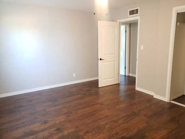 Building Photo - Historic District 3 be d3 bath home w/ RV gate