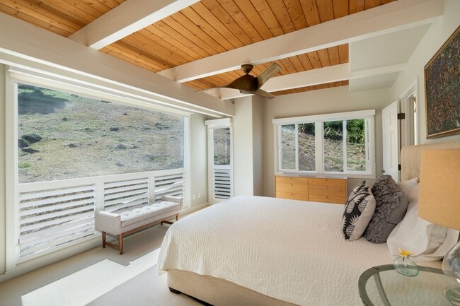 Building Photo - Enjoy Cool Breezes And Dazzling Views Of The Ocean Below At This Private, 4 Bedroom, 3.5 Bath Lan...