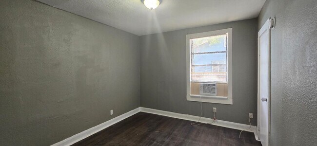 Building Photo - 5 Bedroom St Pete Home