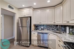 Building Photo - 9000 Jacaranda Ln