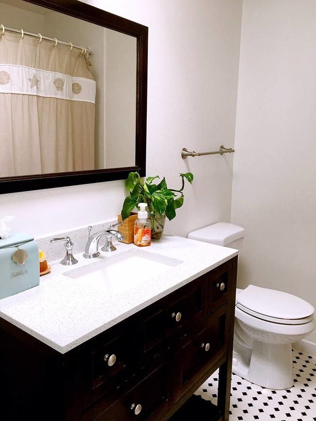 Guest Bathroom - 3121 Colorado Ave