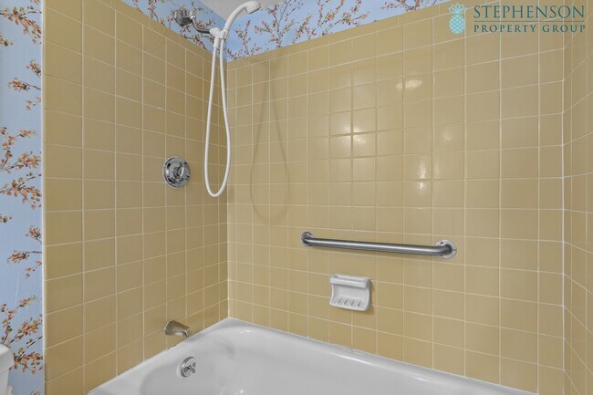 Building Photo - 1825 St Julian Pl