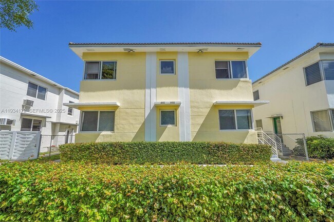 Building Photo - 955 Bay Dr