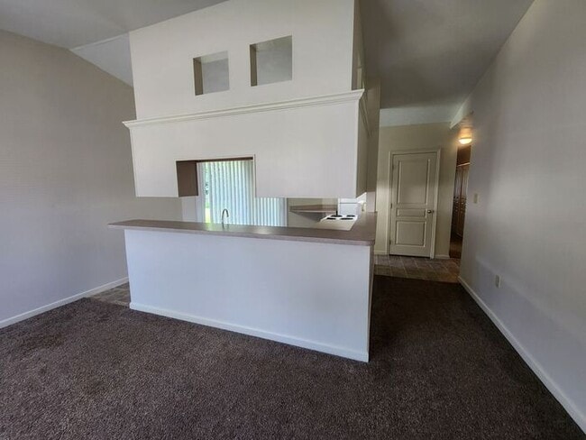 Building Photo - 2 Bedroom Duplex - *Pets Welcome!