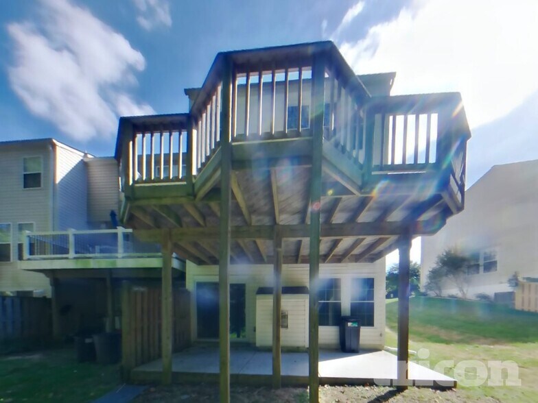 Building Photo - 9851 Bayline Cir