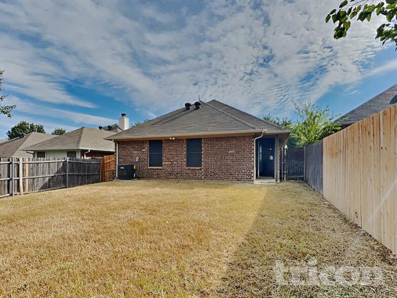 Building Photo - 733 Stribling Cir