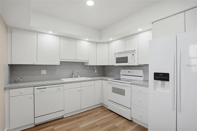 Building Photo - 5108 Brittany Dr S