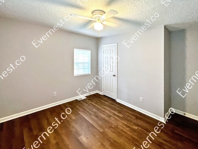 Building Photo - 8134 Douglas Ave