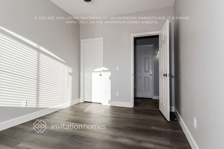 Building Photo - 217 N 107th Dr