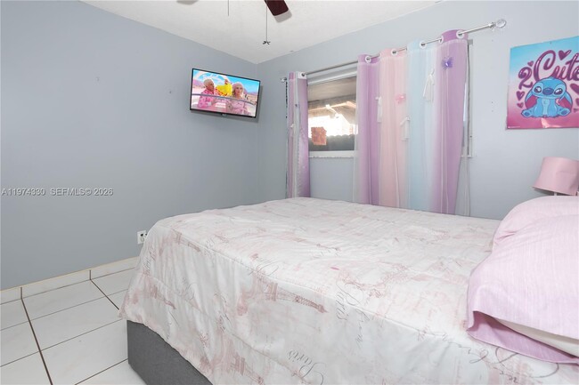 Building Photo - 5640 Hayes St