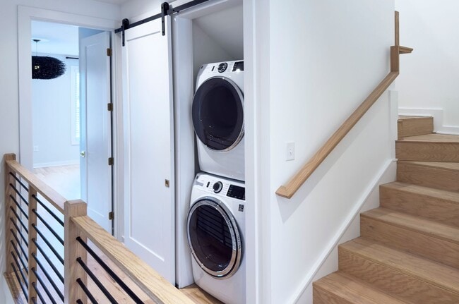 Building Photo - 2737 Shenandoah Ave