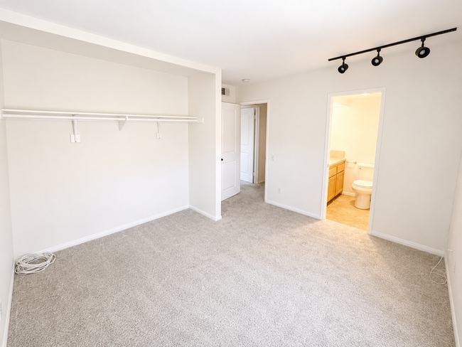 Building Photo - Coastal Townhome Near Beach, Bay & Kate Sessions Park – 2 Bed / 2.5 Bath