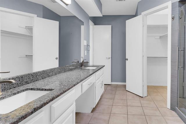Building Photo - 2039 Avignon Dr