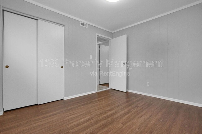 Building Photo - 2872 Howey Rd