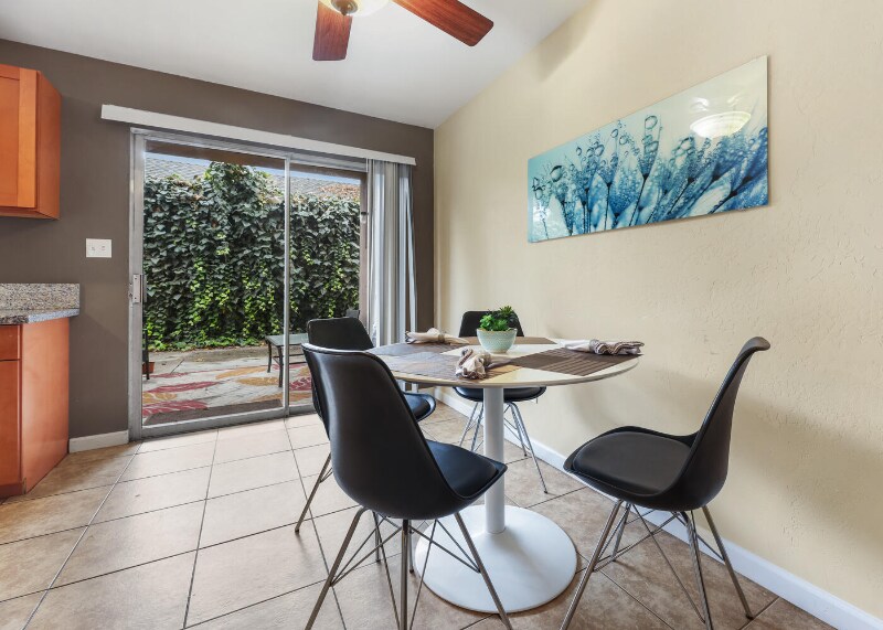 Building Photo - 718 N Floral St